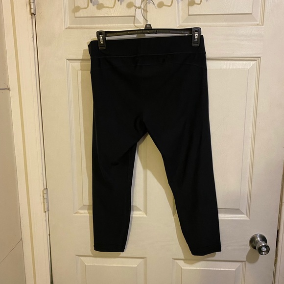 Under Armour LIKE NEW HeatGear Capri Leggings XL - Picture 4 of 8
